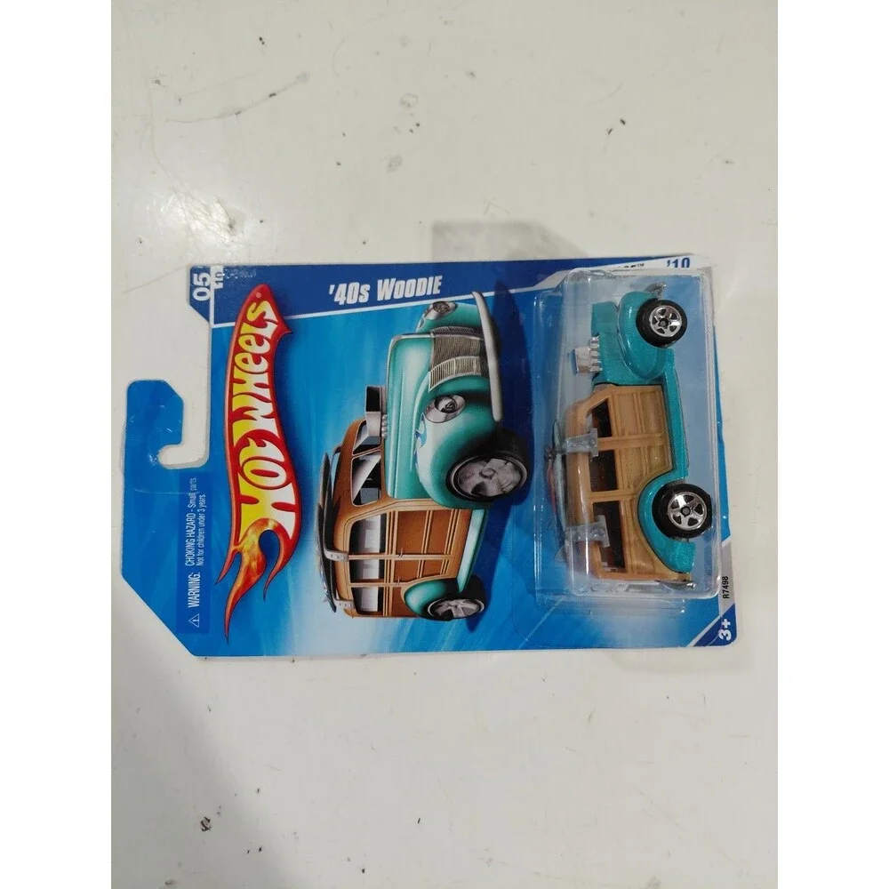 NIP Hot Wheels Garage 2010 1:64 Die Cast 40 Woodie Station Wagon w/Surf Boards